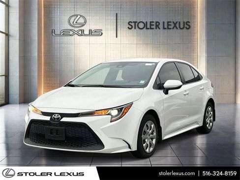Used 2021 Toyota Corolla LE image 3