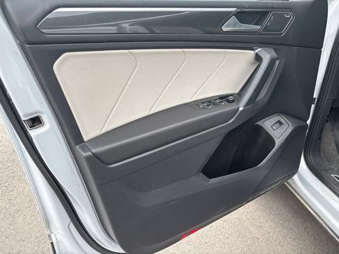 Used 2018 Volkswagen Tiguan SEL Premium AWD/4WD image 6