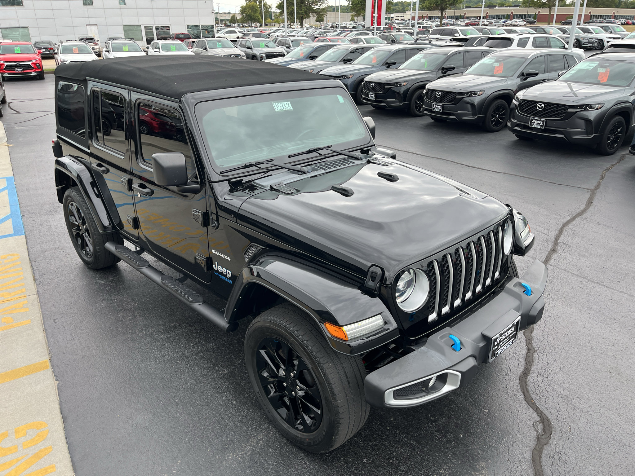 Used 2022 Jeep Wrangler Unlimited Sahara w/ Cold Weather Group AWD/4WD image 7