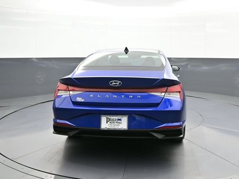 Certified 2023 Hyundai Elantra SE w/ Cargo Package image 7