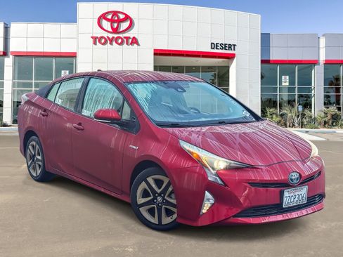 Used 2016 Toyota Prius Four Touring image 1