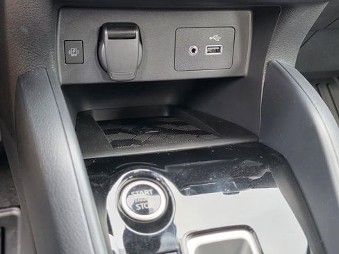 New 2025 Nissan Versa SV w/ Trunk Package FWD image 16
