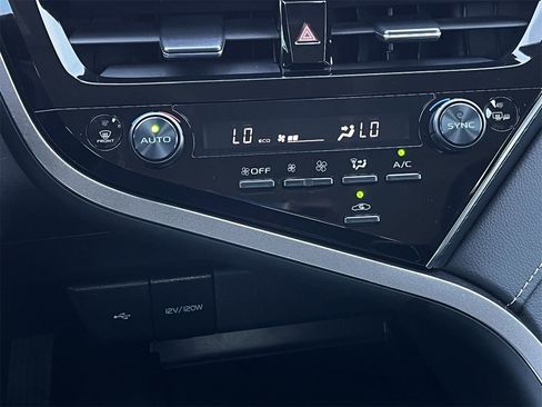 Used 2024 Toyota Camry SE image 18