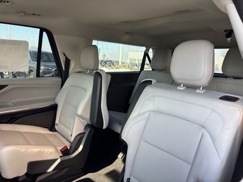 New 2026 Lincoln Navigator L Premier AWD/4WD image 25