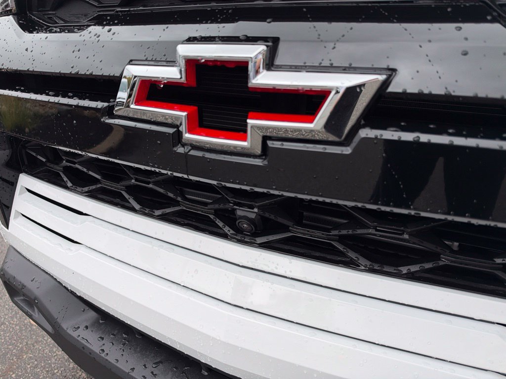 Used 2026 Chevrolet Colorado ZR2 w/ Technology Package AWD/4WD image 8
