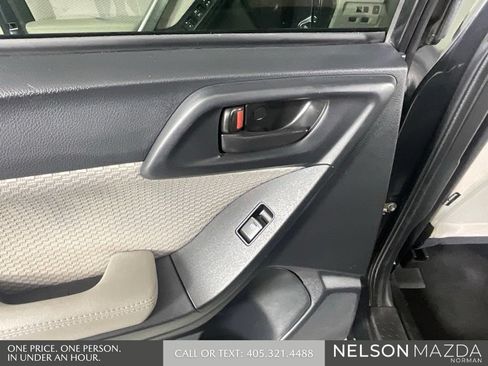 Used 2017 Subaru Forester 2.5i Premium w/ All-Weather Package AWD/4WD image 19