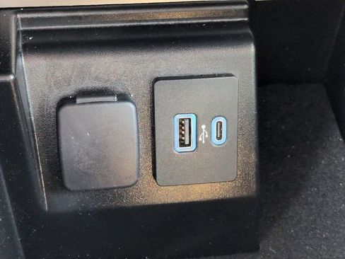 Used 2022 Ford Explorer Limited w/ Equipment Group 301A RWD image 23
