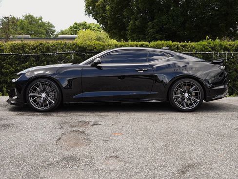 Used 2019 Chevrolet Camaro ZL1 RWD image 9
