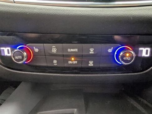 Certified 2024 Buick Enclave Essence FWD image 18