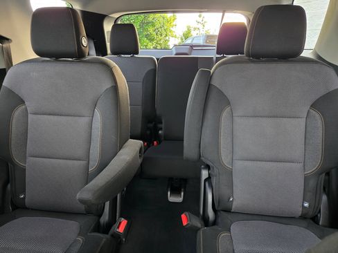 Used 2018 Chevrolet Traverse LT FWD image 13