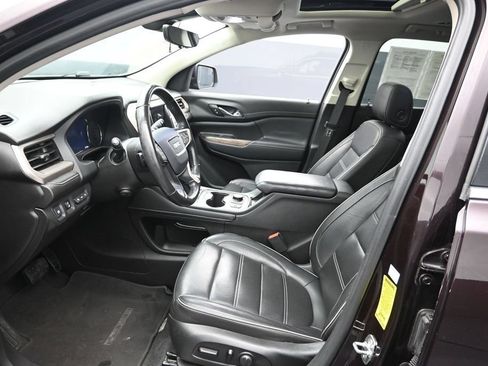 Used 2020 GMC Acadia Denali w/ Technology Package FWD image 10