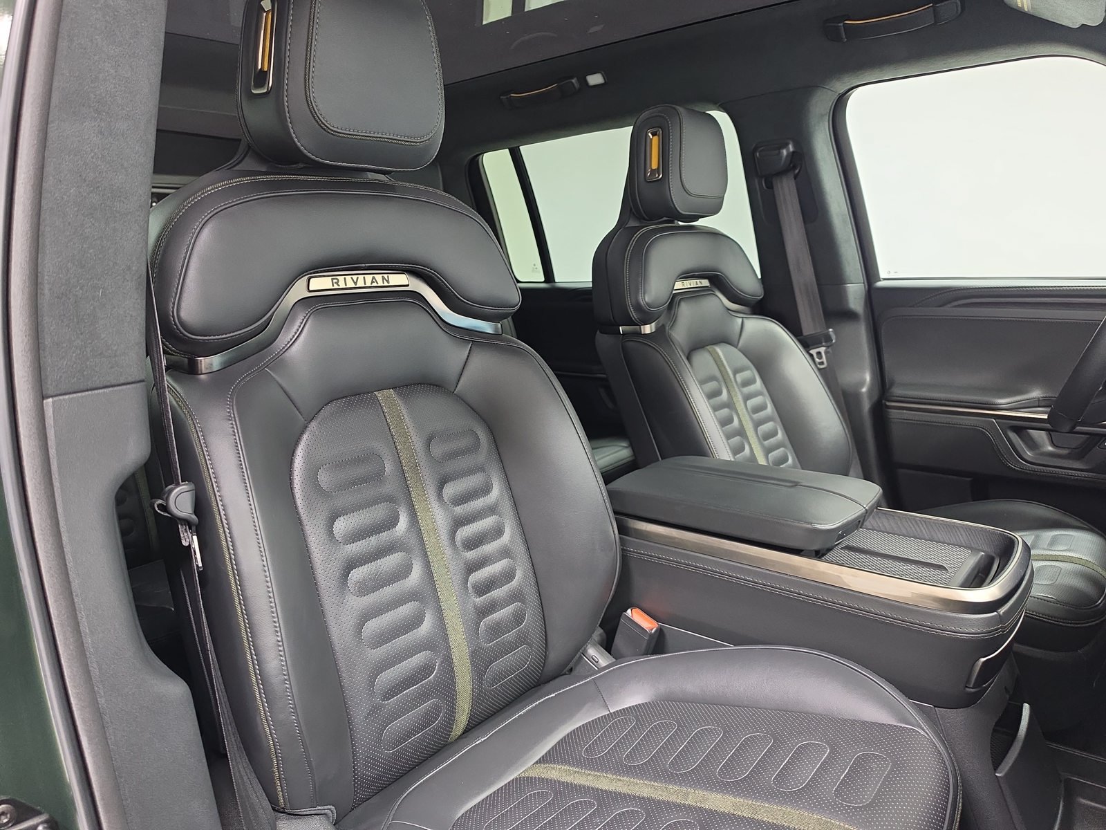 Used 2025 Rivian R1S Adventure Dual AWD/4WD image 24