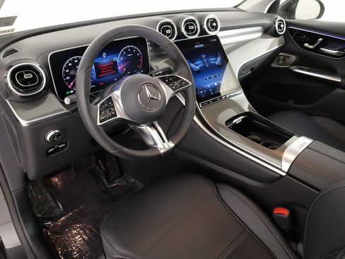 Used 2024 Mercedes-Benz GLC 300 4MATIC image 26