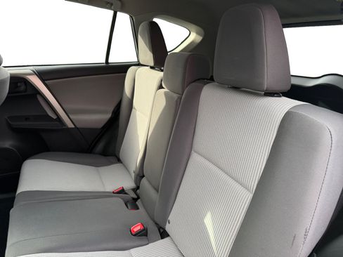 Used 2014 Toyota RAV4 LE AWD/4WD image 16