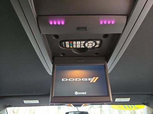 Used 2017 Dodge Grand Caravan SE image 27