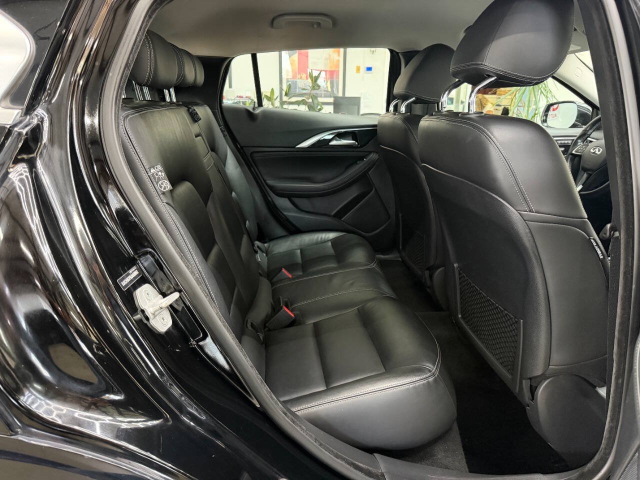Used 2018 INFINITI QX30 FWD image 15