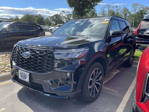 Used 2025 Ford Explorer ST-Line AWD/4WD image 2