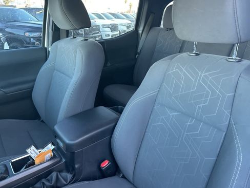 Used 2019 Toyota Tacoma TRD Off-Road image 32