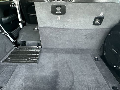 Used 2020 Jeep Wrangler Unlimited Sahara image 15