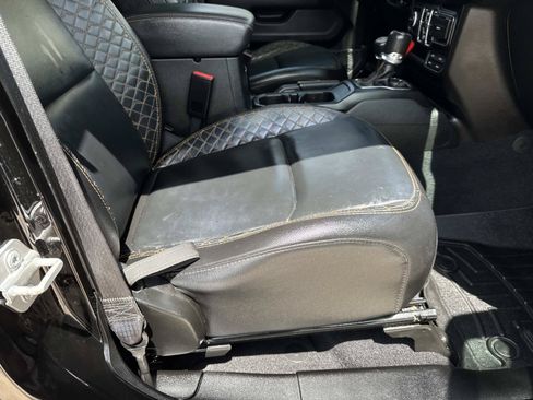 Used 2023 Jeep Gladiator Overland AWD/4WD image 11