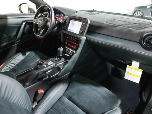 Used 2021 Nissan GT-R Premium image 22