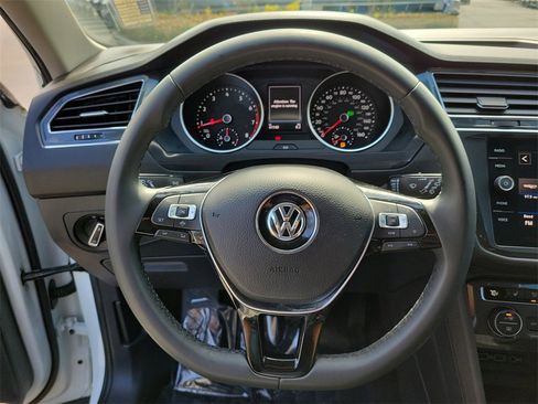 Used 2020 Volkswagen Tiguan SE image 25