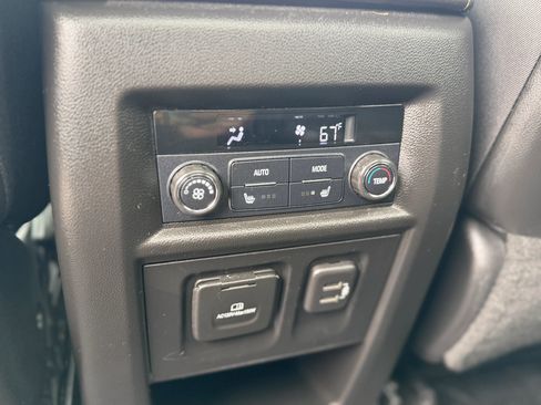 Used 2020 Chevrolet Traverse Premier image 18