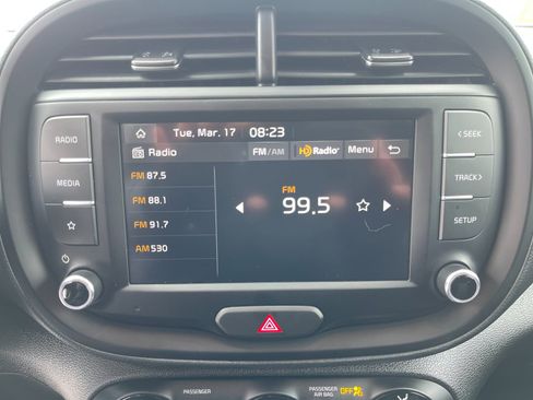 Used 2025 Kia Soul LX image 18