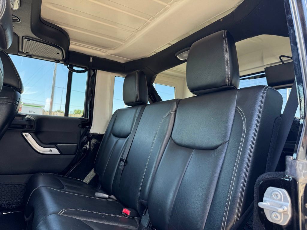 Used 2016 Jeep Wrangler Unlimited Rubicon w/ Dual Top Group AWD/4WD image 9