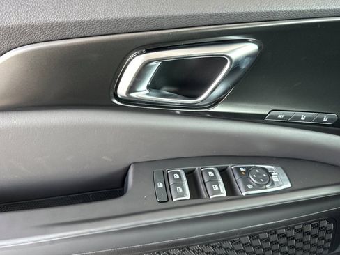 New 2026 Kia Carnival SX w/ SX Dark Edition Package FWD image 11