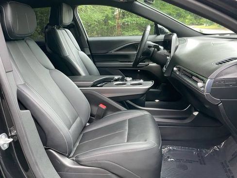 Used 2024 Cadillac Lyriq Luxury AWD/4WD image 20