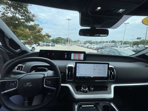Used 2025 Ford Expedition Tremor AWD/4WD image 11