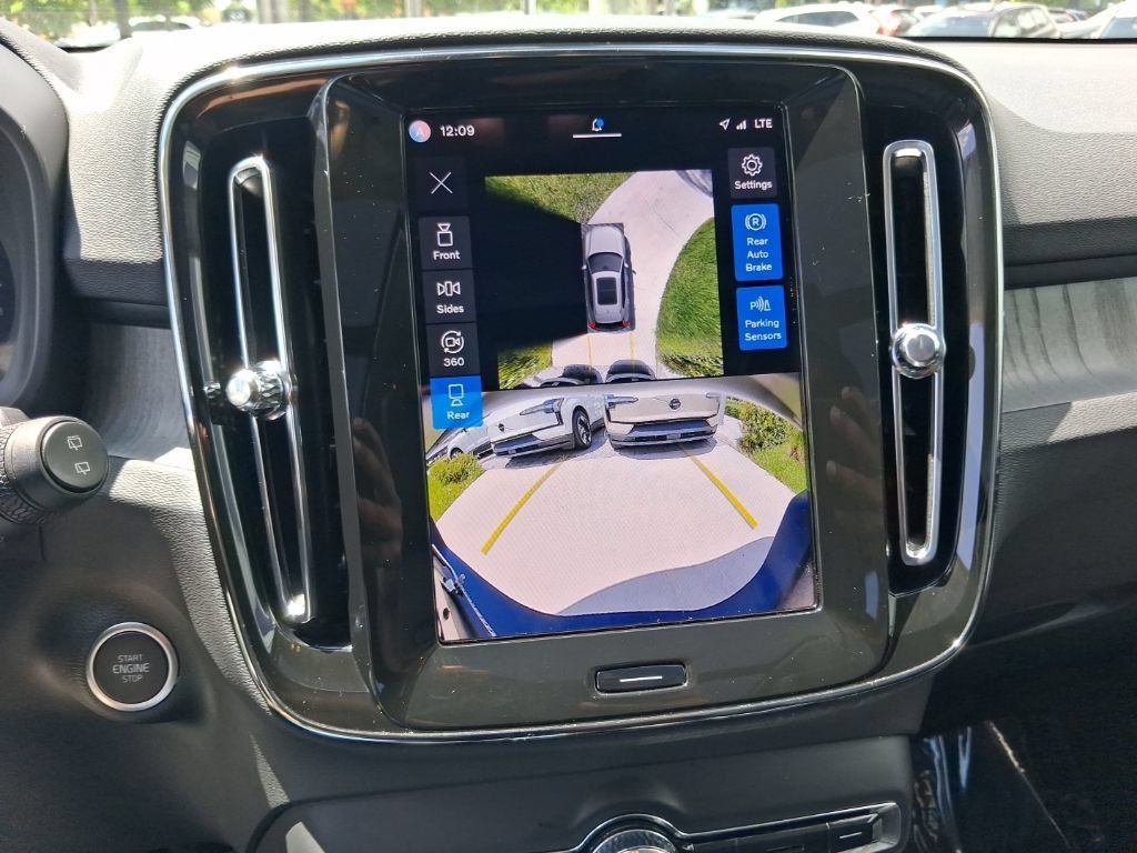 Used 2025 Volvo XC40 B5 Ultra AWD/4WD image 24