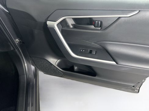 Used 2025 Toyota RAV4 LE image 31