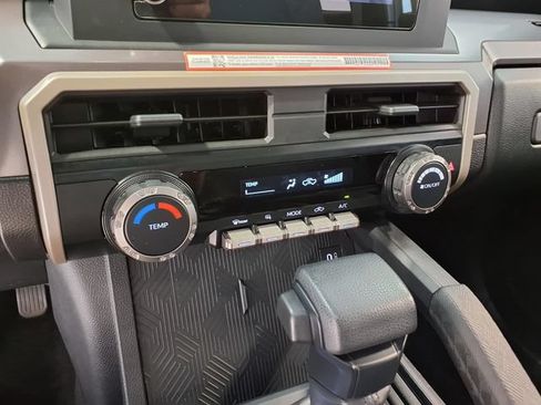 Used 2025 Toyota Tacoma SR5 AWD/4WD image 14