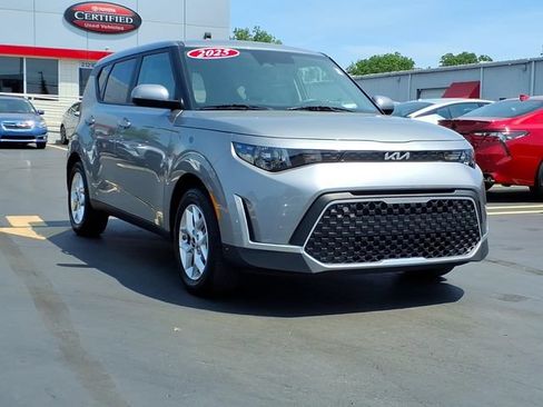Used 2025 Kia Soul LX w/ LX Technology Package FWD image 3