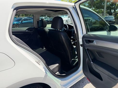 Used 2017 Volkswagen Golf S image 30