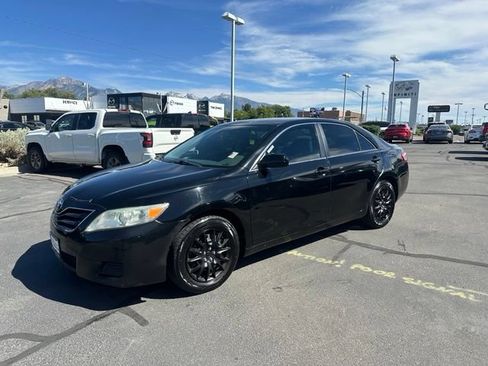 Used 2011 Toyota Camry LE FWD image 6