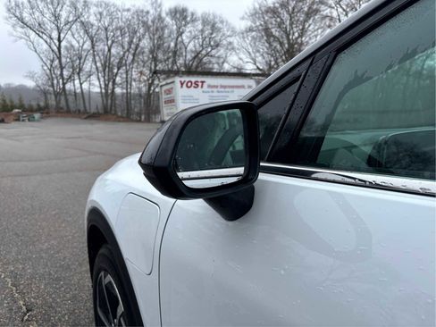 New 2026 Chevrolet Equinox EV LT image 25