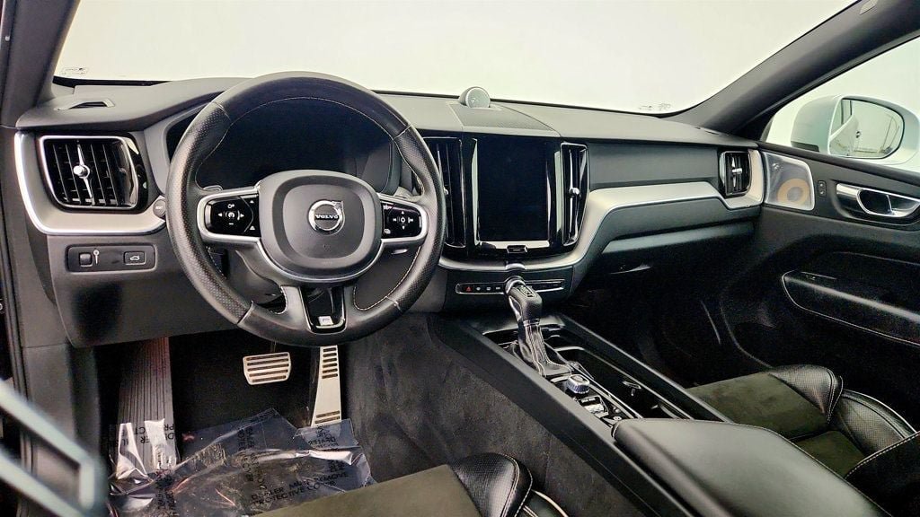 Used 2018 Volvo XC60 T6 R-Design w/ Convenience Package AWD/4WD image 13