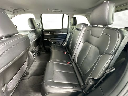 Used 2022 Jeep Grand Cherokee Limited image 23