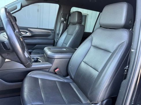 Used 2022 Chevrolet Suburban LT w/ Luxury Package AWD/4WD image 12