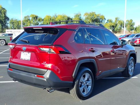 Certified 2022 Toyota RAV4 LE image 8