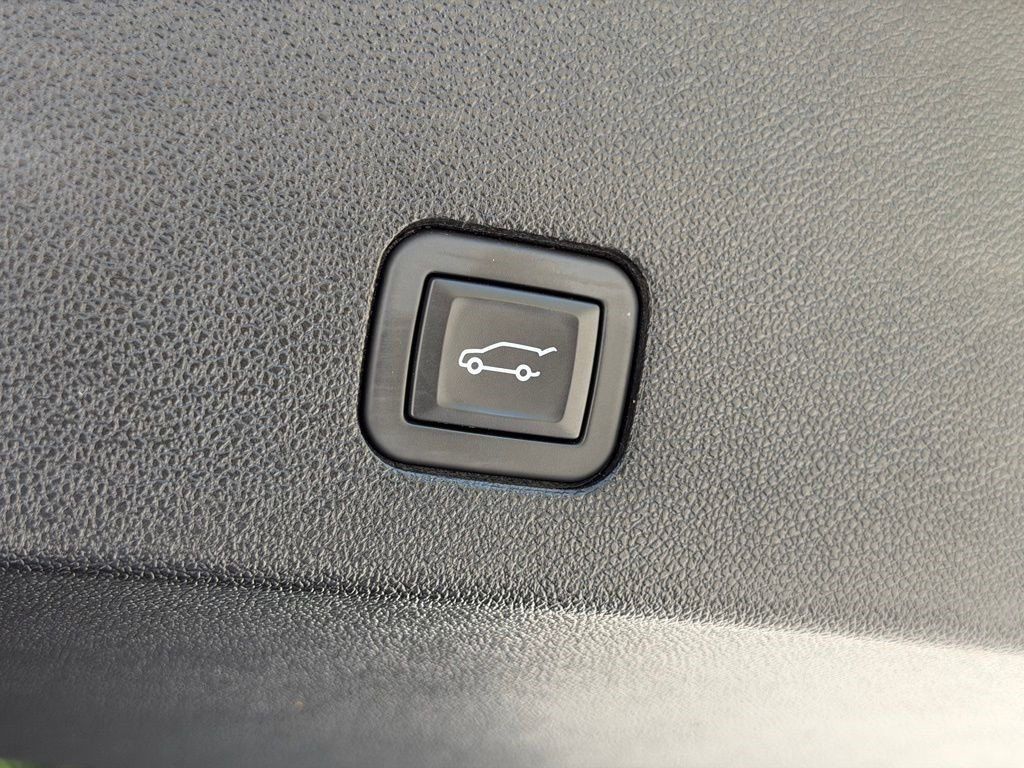 Certified 2024 Cadillac XT6 Sport w/ LPO, Floor Liner Package AWD/4WD image 17