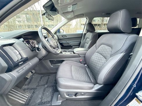 Used 2023 Nissan Pathfinder SV image 13