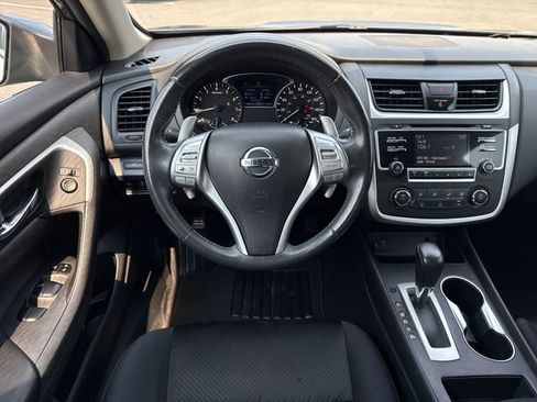 Used 2017 Nissan Altima 2.5 SR w/ Midnight Edition Package FWD image 14