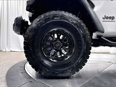 Used 2024 Jeep Wrangler Unlimited Rubicon w/ Convenience Group AWD/4WD image 13