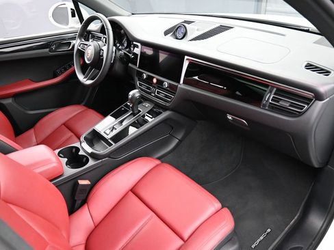 Certified 2025 Porsche Macan image 31