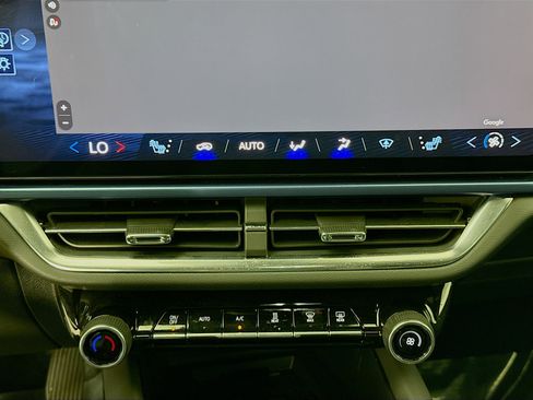 Used 2024 Chevrolet Equinox EV LT image 16