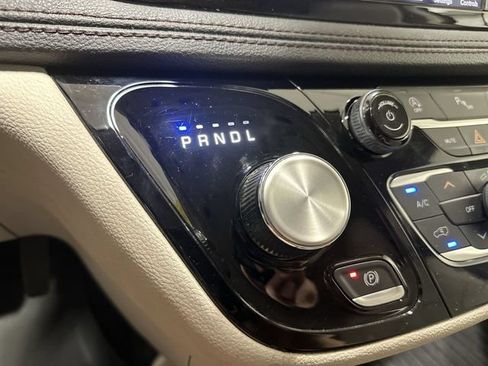 Used 2020 Chrysler Pacifica Limited FWD image 24